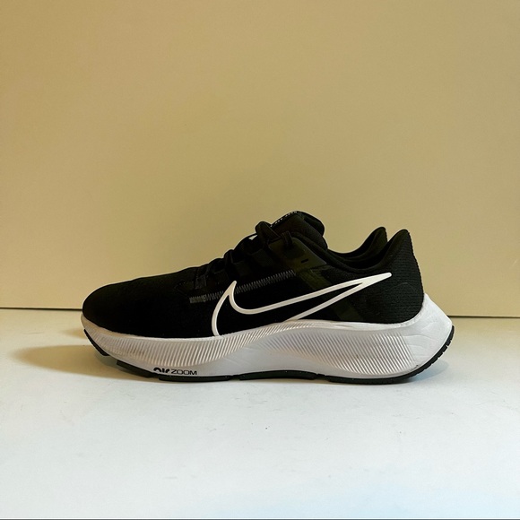 Nike Women’s Air Zoom Pegasus 38 (Size 7) - Picture 2 of 5